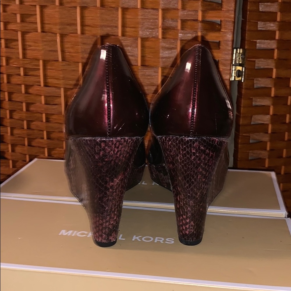 Shoes - Picture 3 of 4